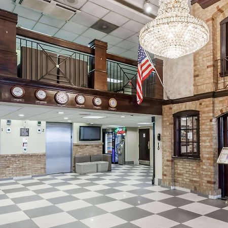 Howard Johnson By Wyndham Newark Airport Exterior photo