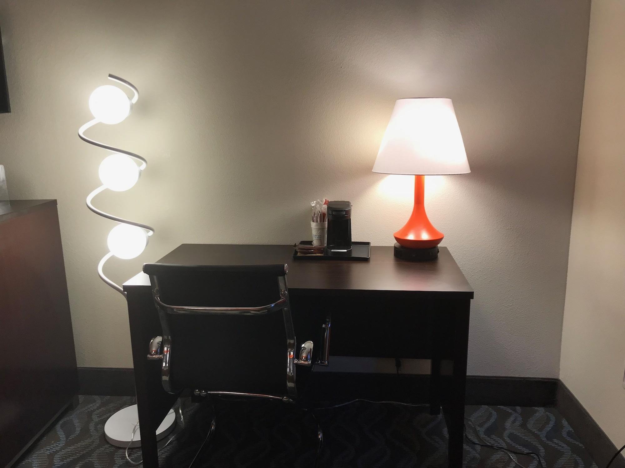 Howard Johnson By Wyndham Newark Airport Exterior photo