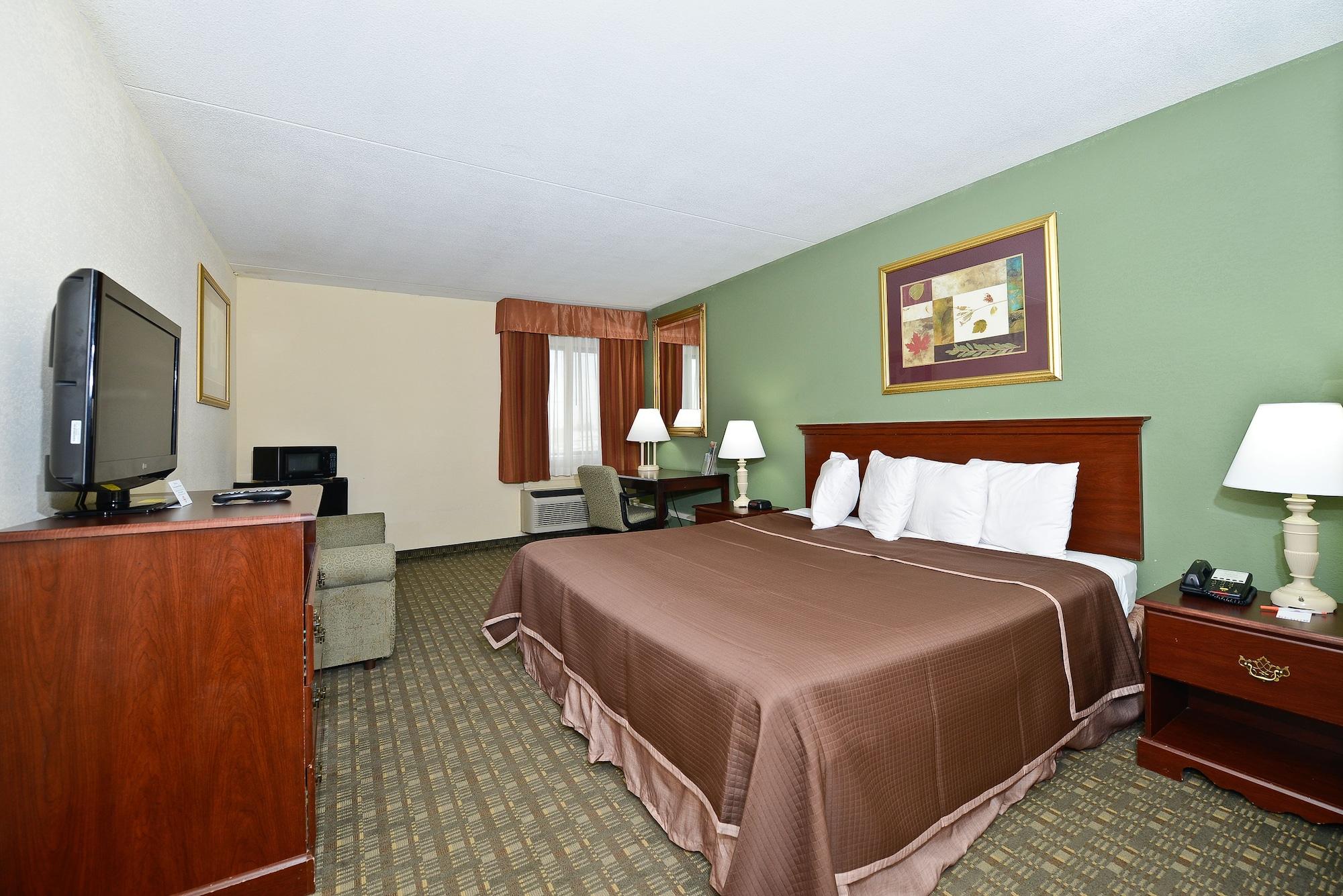 Howard Johnson By Wyndham Newark Airport Exterior photo