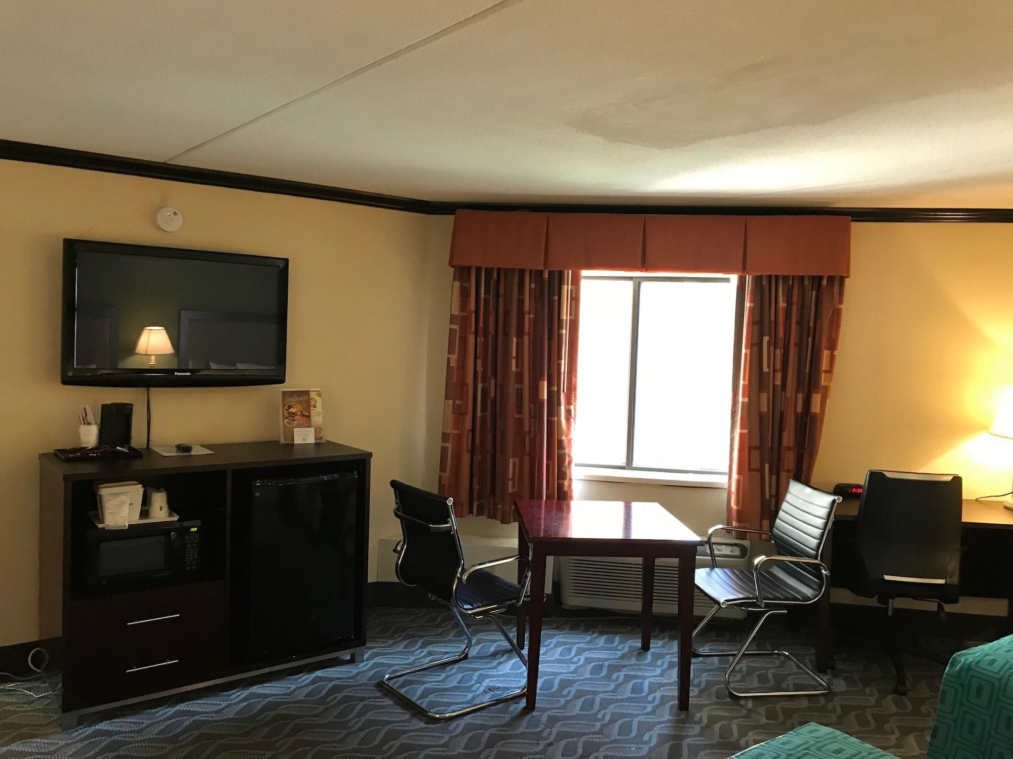 Howard Johnson By Wyndham Newark Airport Exterior photo