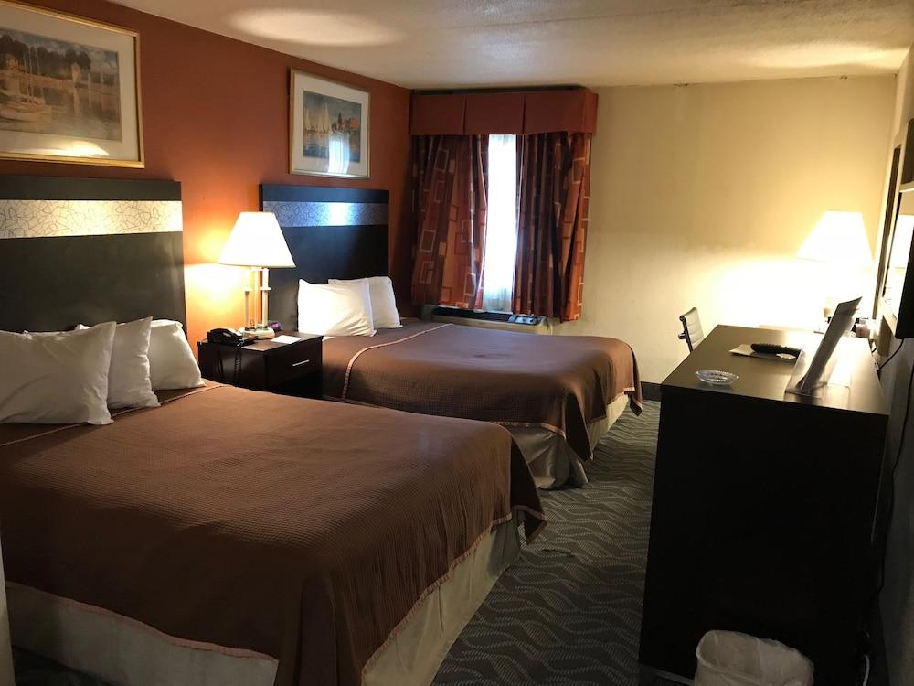 Howard Johnson By Wyndham Newark Airport Exterior photo