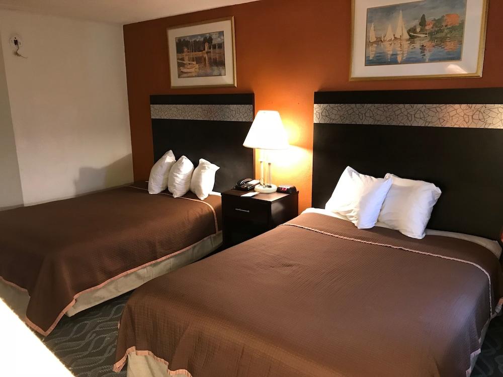 Howard Johnson By Wyndham Newark Airport Exterior photo