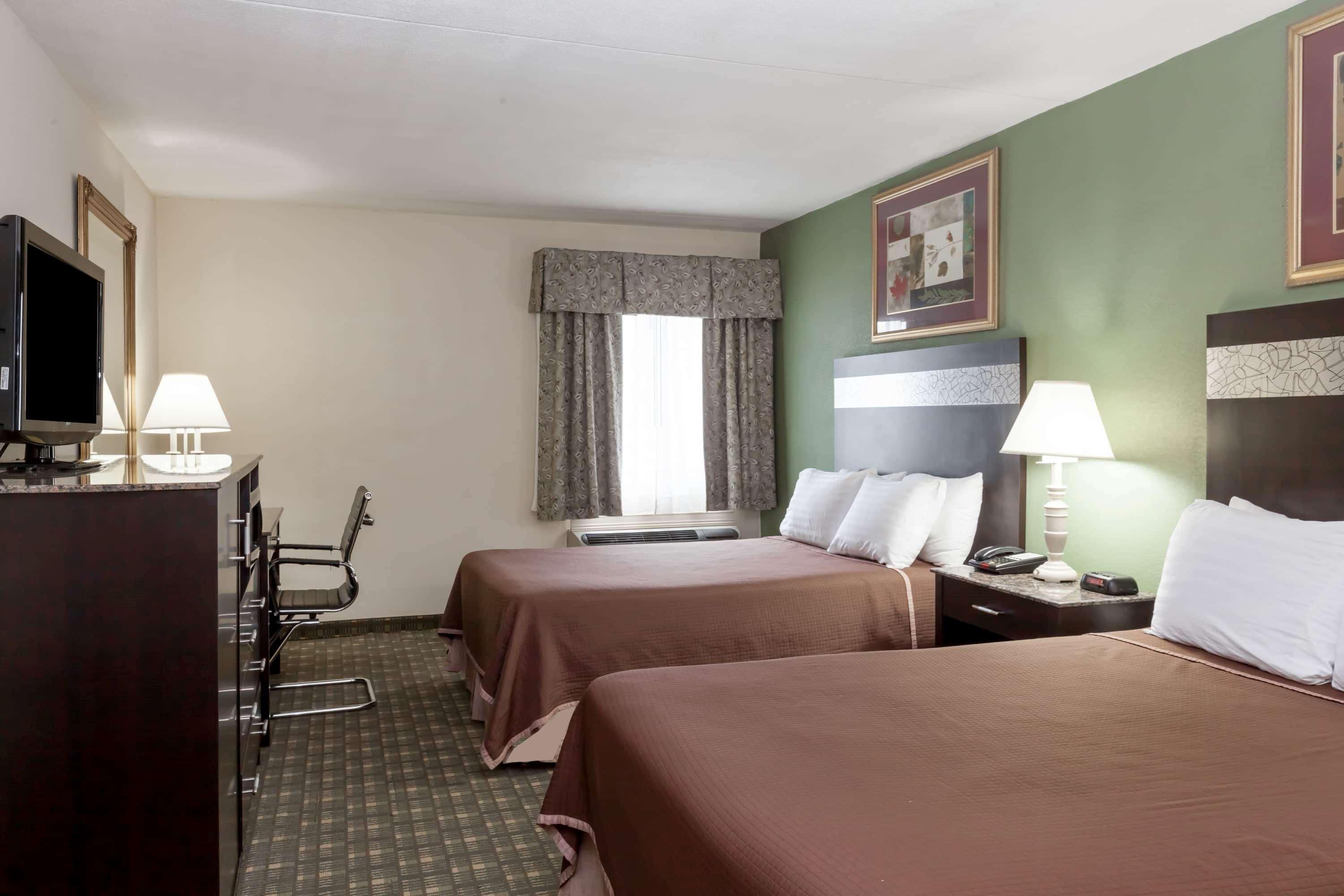 Howard Johnson By Wyndham Newark Airport Exterior photo