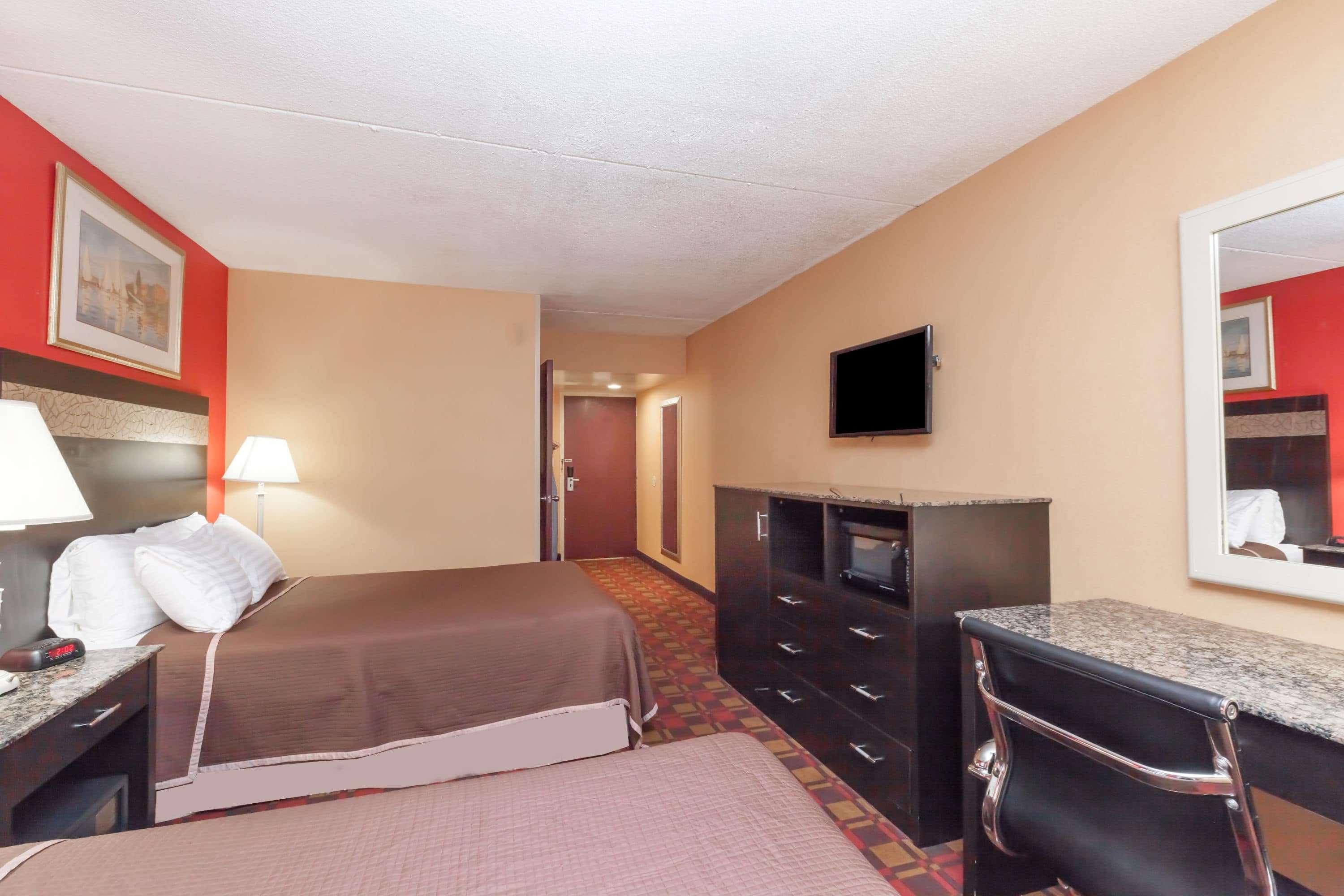Howard Johnson By Wyndham Newark Airport Exterior photo