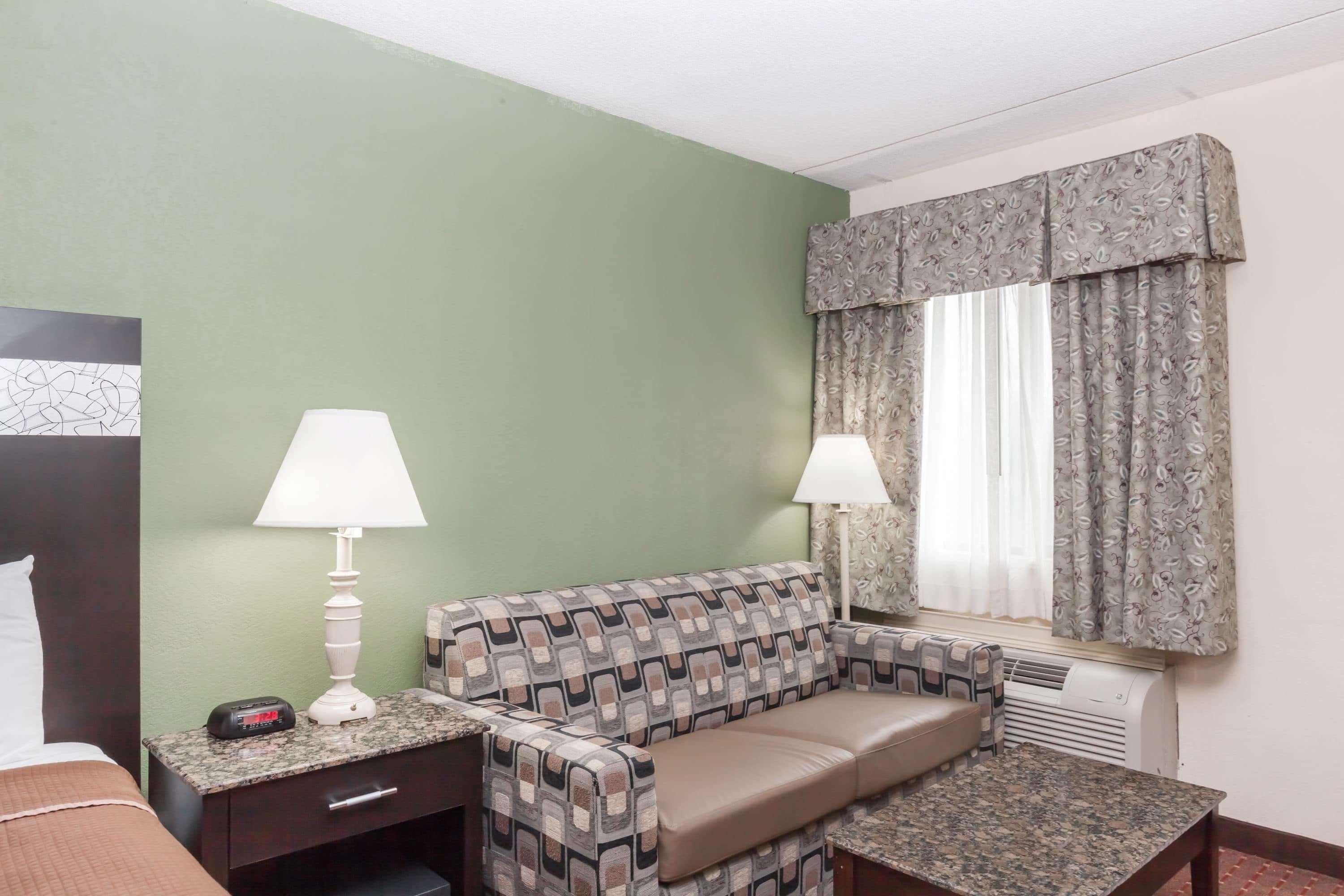 Howard Johnson By Wyndham Newark Airport Exterior photo