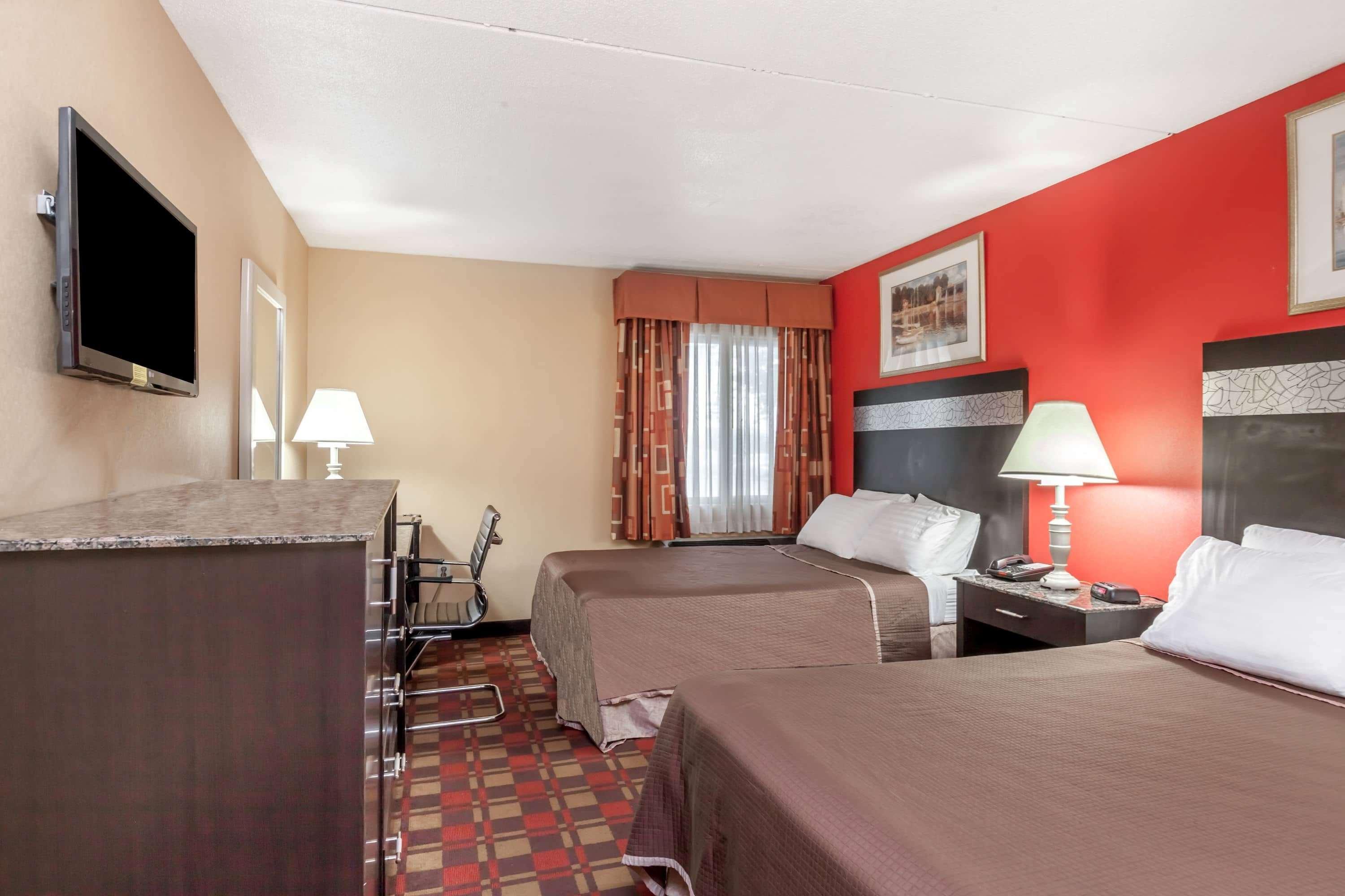 Howard Johnson By Wyndham Newark Airport Exterior photo