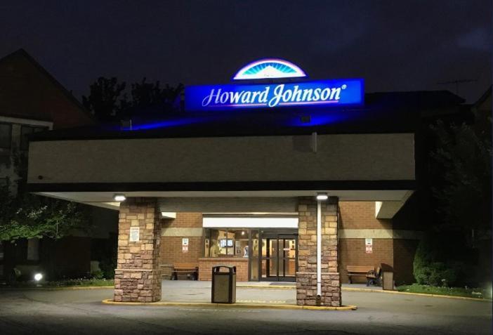 Howard Johnson By Wyndham Newark Airport Exterior photo