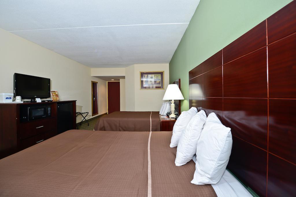Howard Johnson By Wyndham Newark Airport Exterior photo